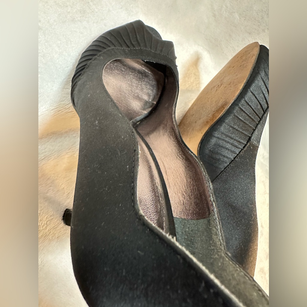 Euc-Nina Womens Evening Black Satin Peep Round Toe Pumps Slip On Shoes Size- 9m — image 2 of 8